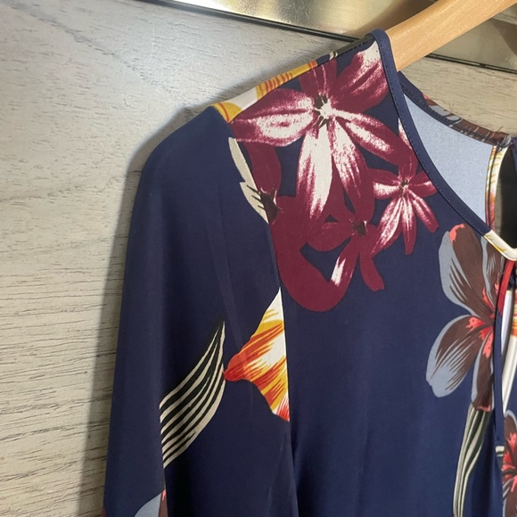 Jennie & Marliss Tropical Top - Picture 4 of 15